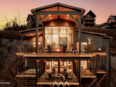 829 Wiley Oakley Dr, Gatlinburg, TN, 37738