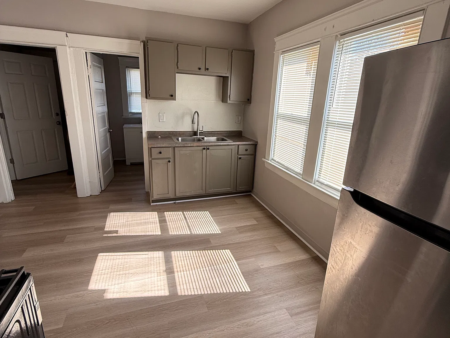 3 bed, 885 sqft, $995 — Photo 4
