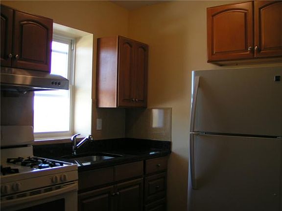 4th image of 10 Hillbright Ter APT 2