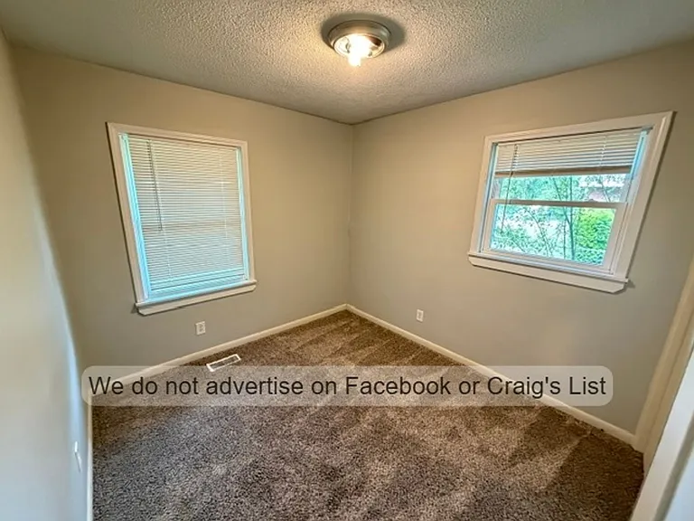 2721 Daly Ave — Photo 7