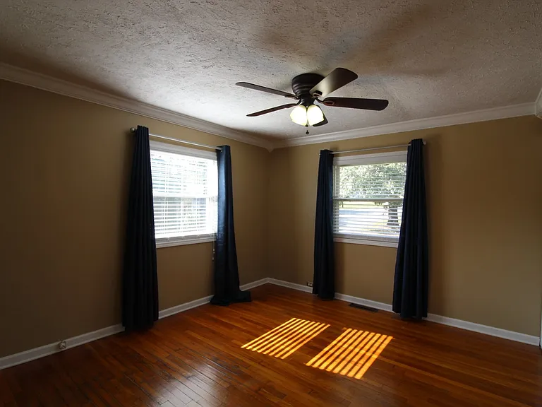 101 E Magnolia Ln — Photo 16