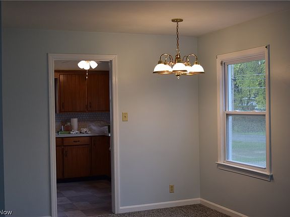 4th image of 61 Elmwood Dr