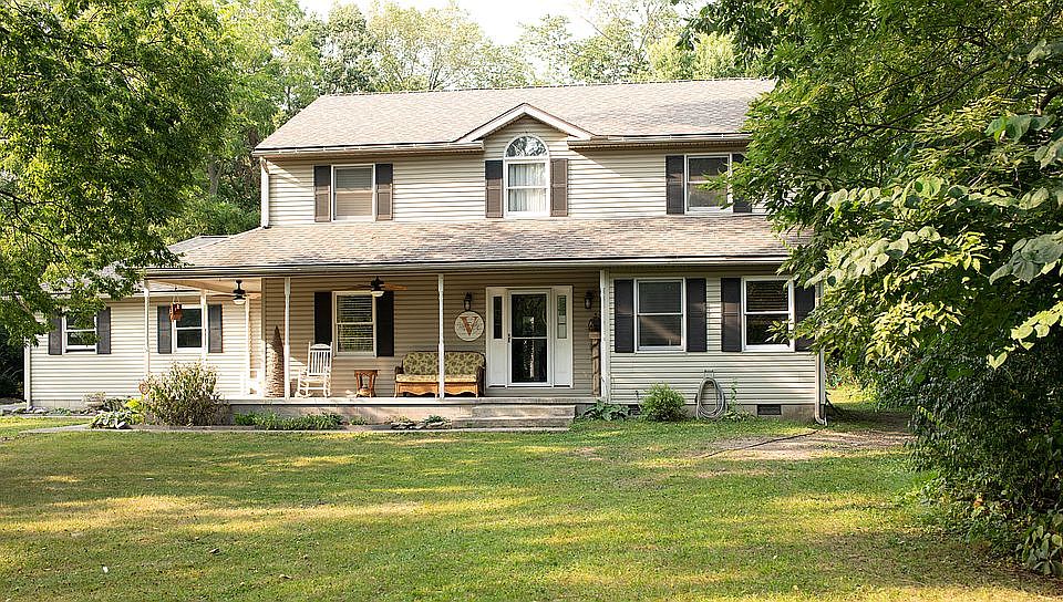 Porch with 2 ceiling fans