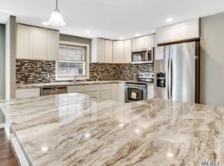 23 Windover Ln, Coram, NY 11727