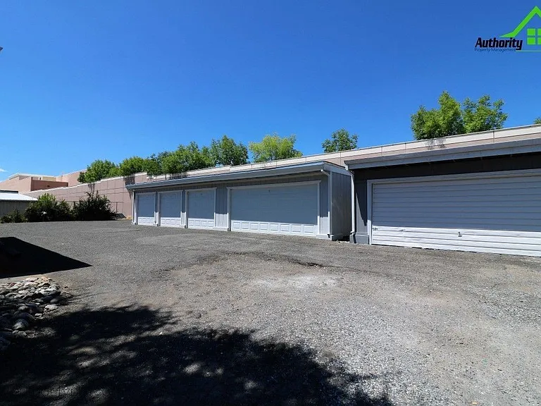 900 Jamieson Ct #4 — Photo 17