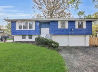 9949 Countryside Rd, Lenexa, KS 66215