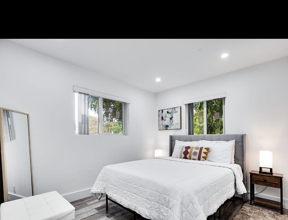 1st image of 3201 SW 9th Ave #1