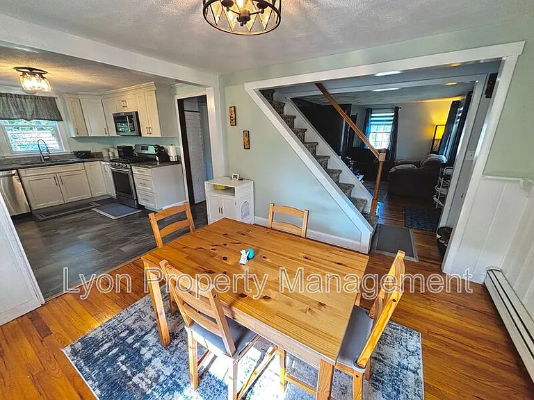 140 Long View Dr — Photo 16