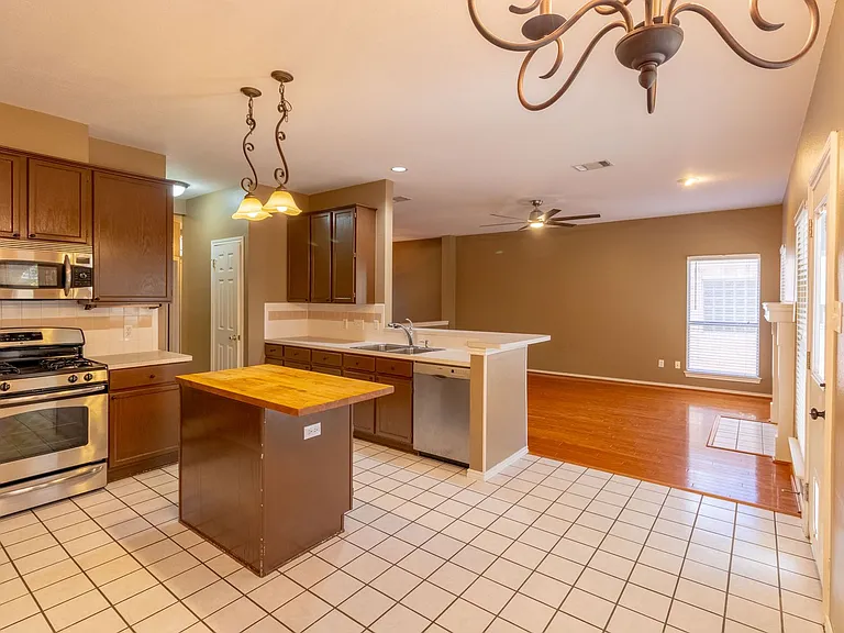 8209 Forest Heights Ln — Photo 9
