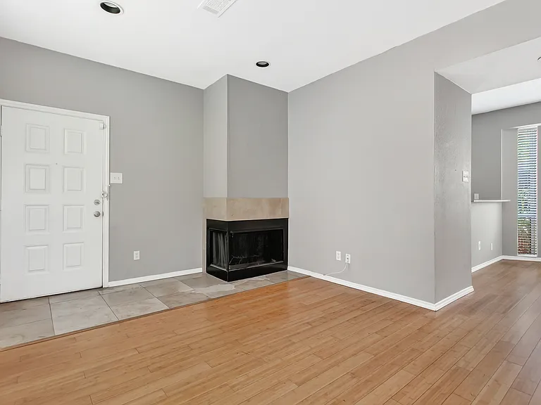 2002 N Fitzhugh Ave #2 — Photo 3