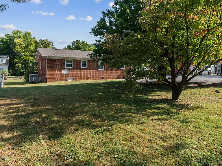 209 Oak Dr — Photo 22
