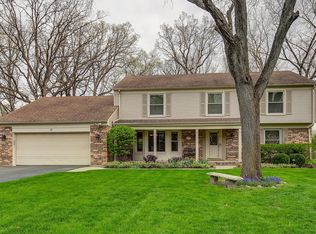 10 Robin Hood Ct, Lincolnshire, IL
