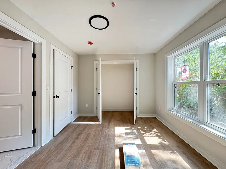 358 Campbell Ave — Photo 5