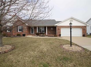 1808 Summerfield Ln, Godfrey, IL 62035