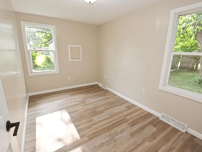 1014 W Bryan St — Photo 10
