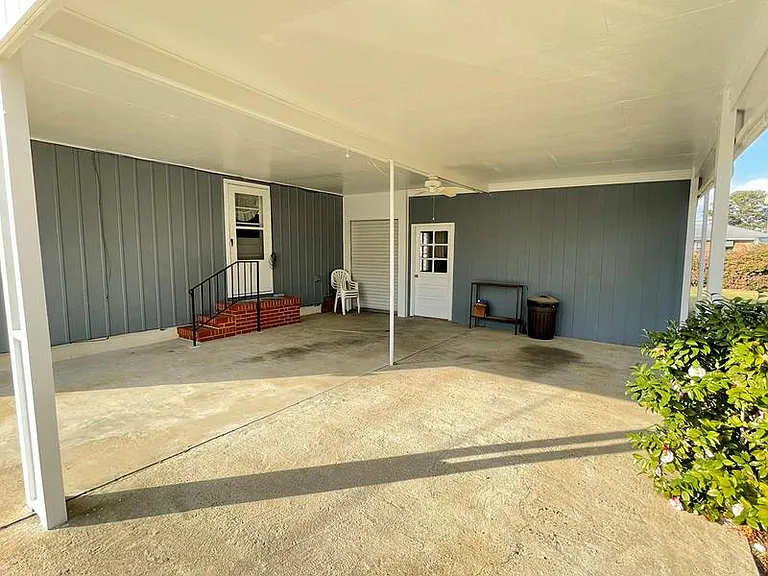 314 W Station St — Photo 10