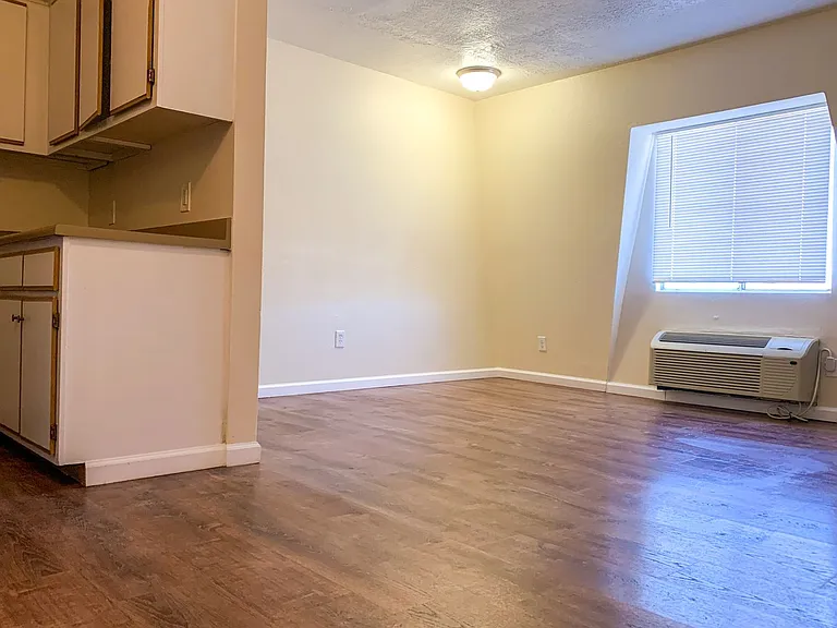 MOVE IN SPECIAL Studios @ $749.00 — Photo 19