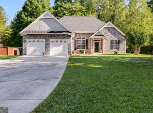32 Red Leaf Dr, Dallas, GA 30157