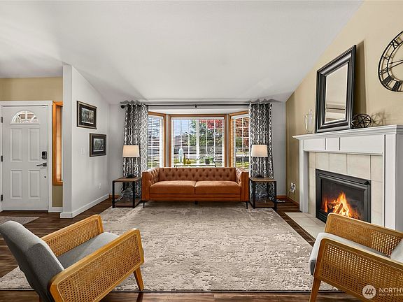 3rd image of 3844 Legacy Drive NE
