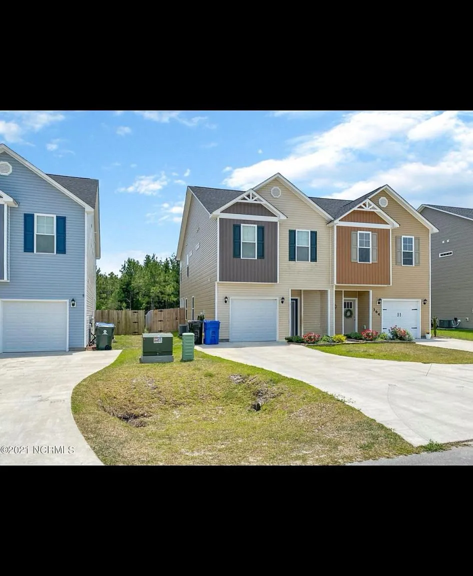 3 bed, 2.5 bath, 1569 sqft, $1,750 — Photo 1