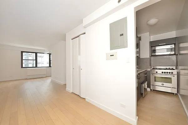 Rented by Manhattan Realty Group | media 2