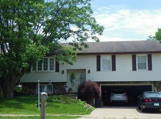 4415 Norfolk Ct, Bettendorf, IA 52722