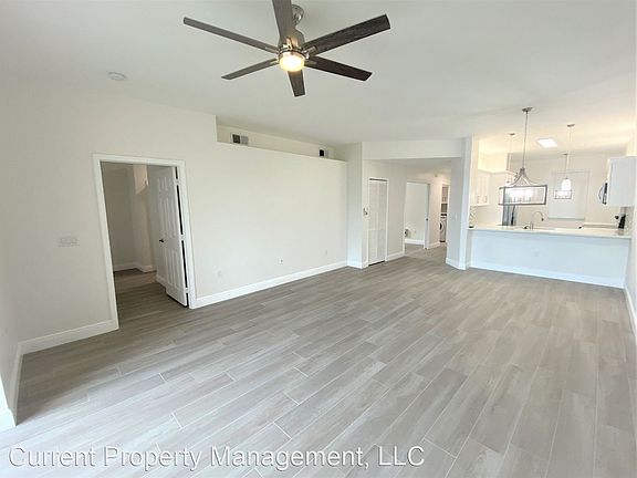 4th image of 490 Robin Hood Cir Unit 102