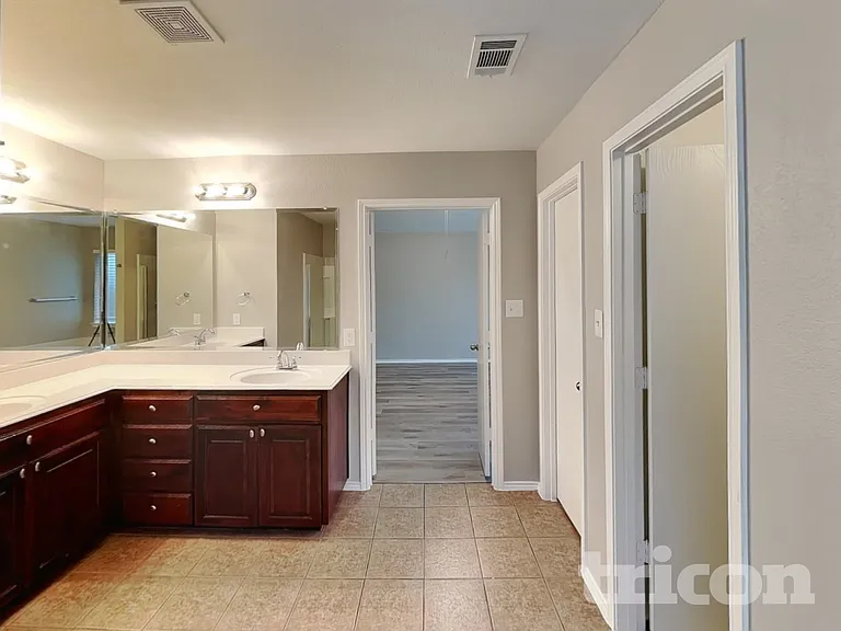 5401 Creek Hill Ln — Photo 10