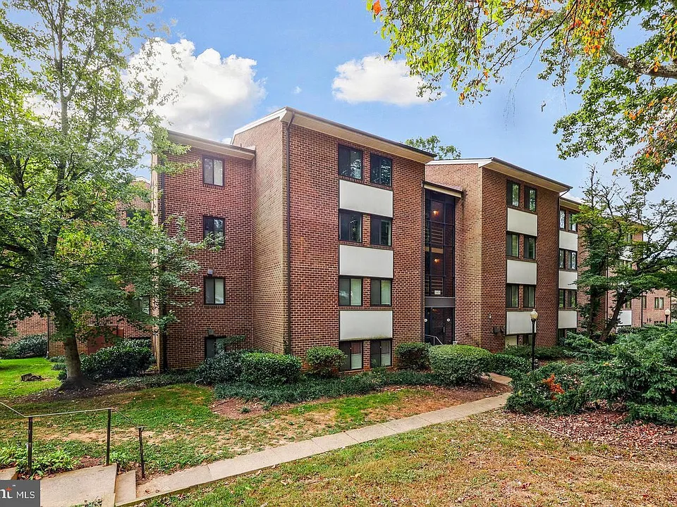 1405 Northgate Sq #32B