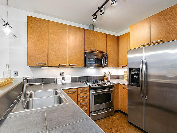 4th image of 1414 12th Ave Unit 513