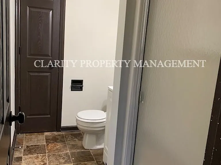 2218 Cloverleaf Cir SE — Photo 10