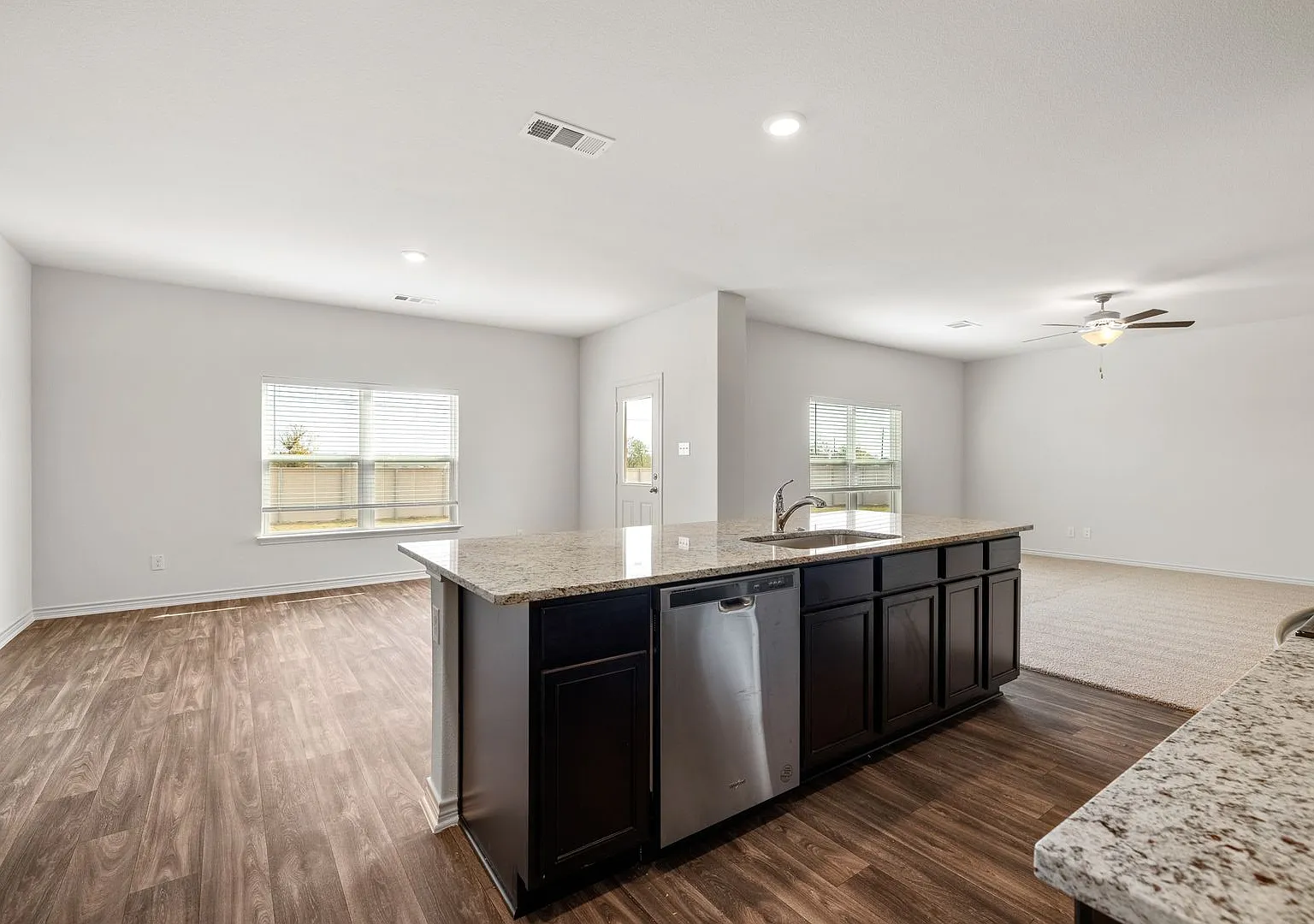 Spacious 4BR Home with HUGE Private Backyard in Homestead Estates Minutes from Austin — Photo 4