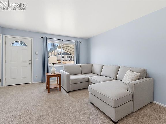 4th image of 1505 Widefield Dr