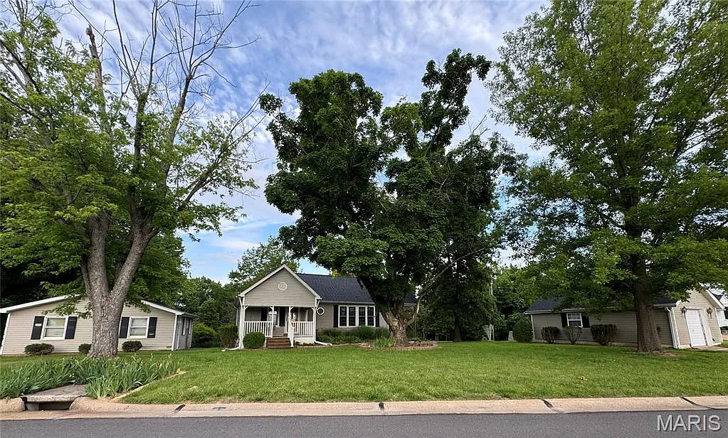 225 Crescent Ave photo 1