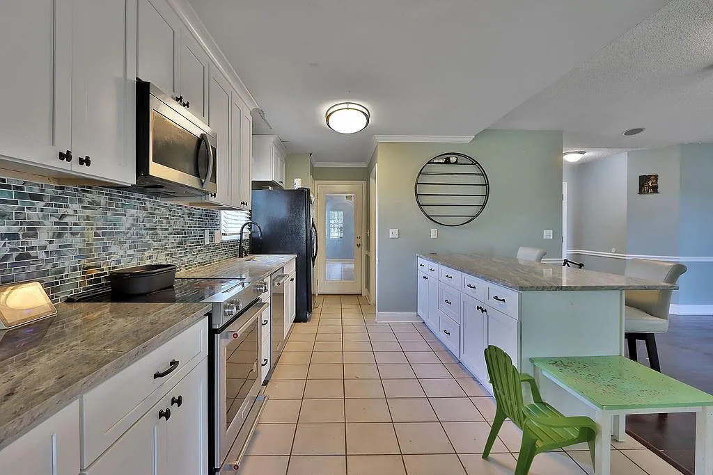 4 bed, 1629 sqft, $2,300 — Photo 1