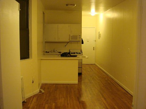 4th image of 318 E 34th St APT 6D