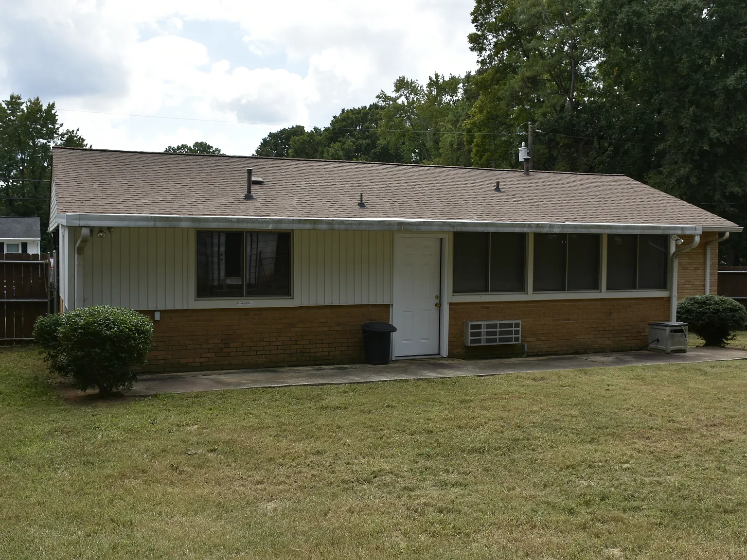 3 bed, 1092 sqft, $1,650 — Photo 3
