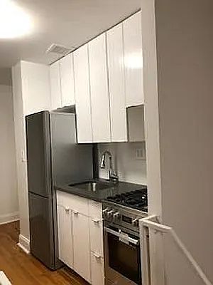 5th image of 225 W 14th St APT 3B