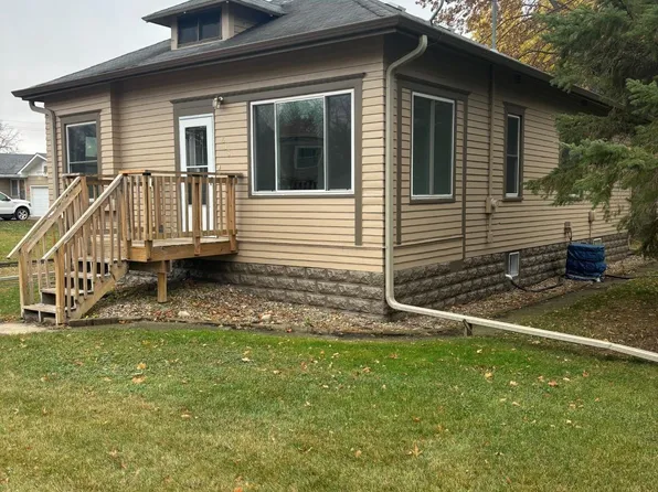 613 W 1st Ave, Lennox, SD 57039