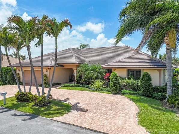 9067 SE Star Island Way, Hobe Sound, FL 33455