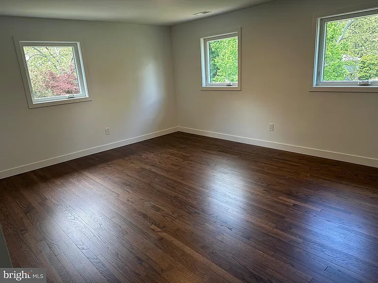 713 Woodfield Rd — Photo 30
