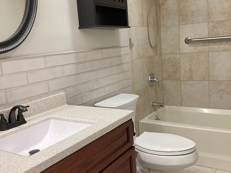 10 Carriage Dr #2 — Photo 8