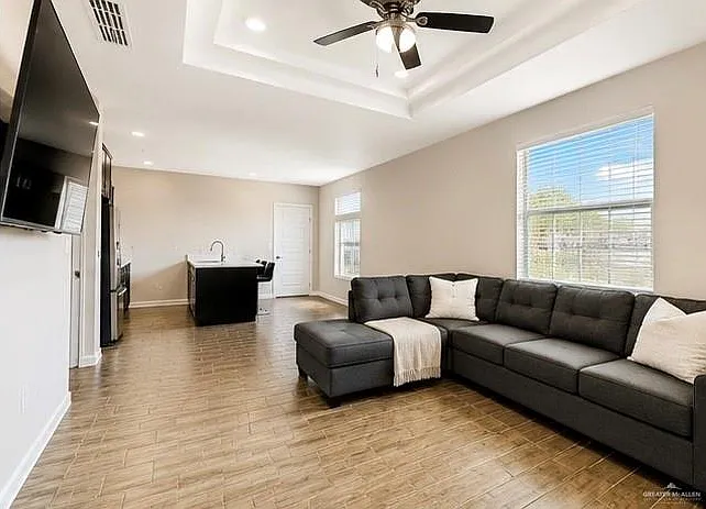 2 bed, 2.0 bath, 937 sqft, $1,600 — Photo 3