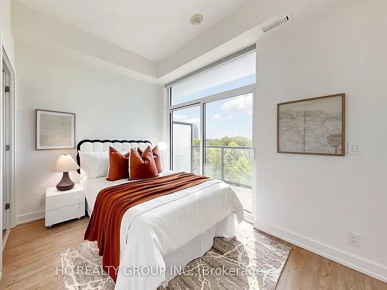 6 Parkwood Ave #701 — Photo 9