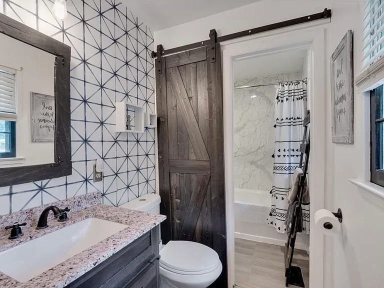 409 Northclift Dr — Photo 16