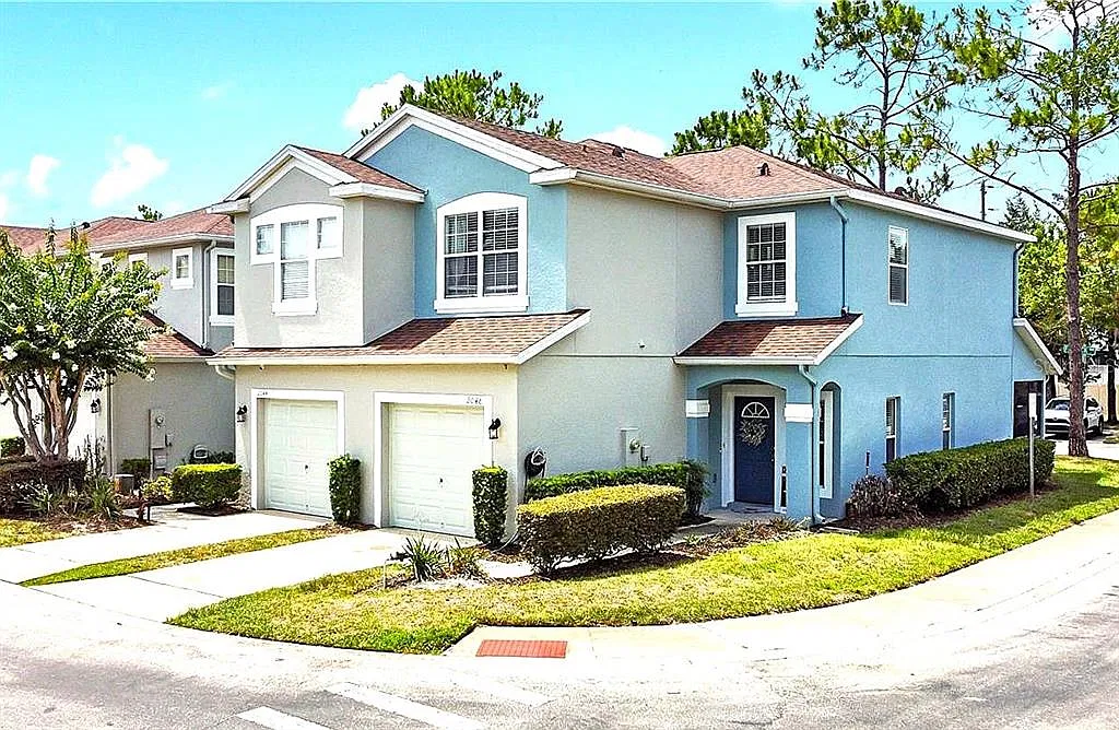 3 bed, 2.5 bath, 1333 sqft, $2,100 — Photo 1