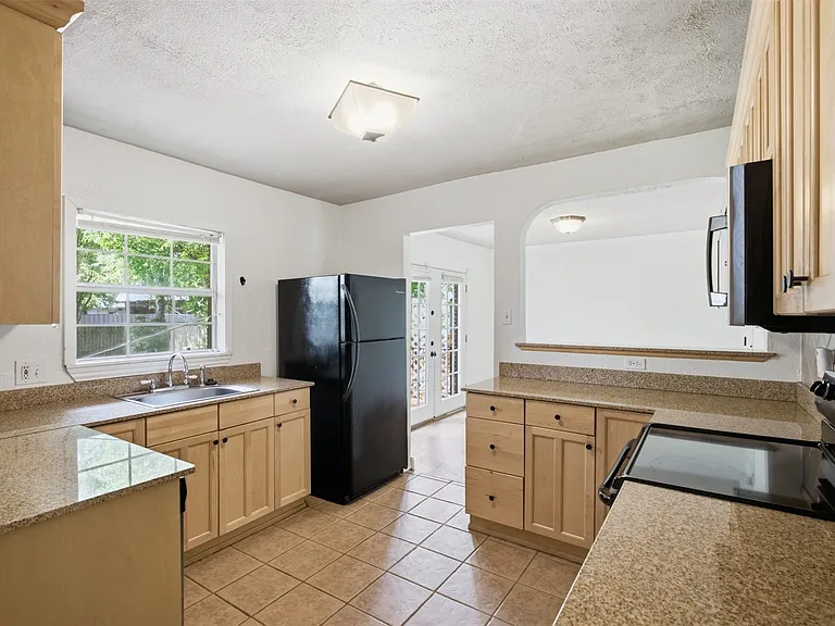 3884 Van Ness Ln — Photo 14