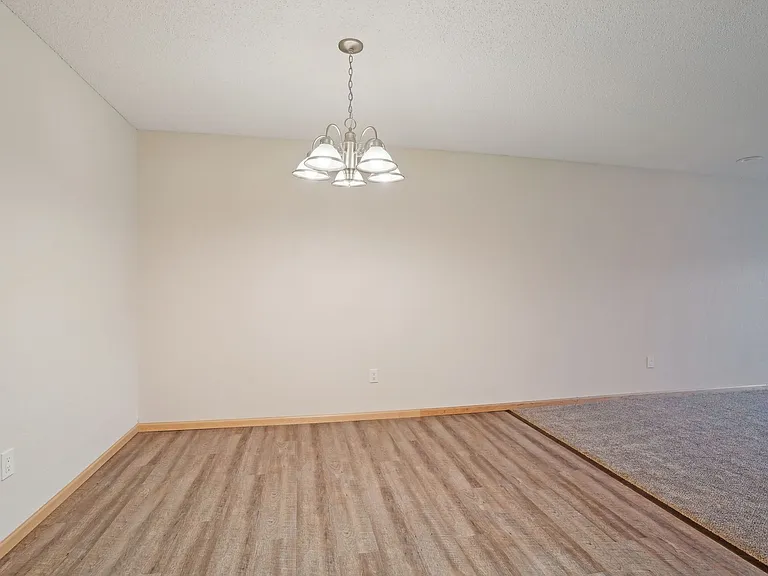 Larpenteur Estates Apartments — Photo 21