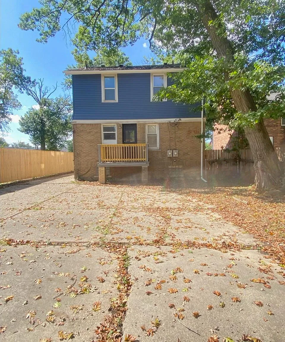 2 bed, 1.0 bath, 3213 sqft, $1,200 — Photo 4