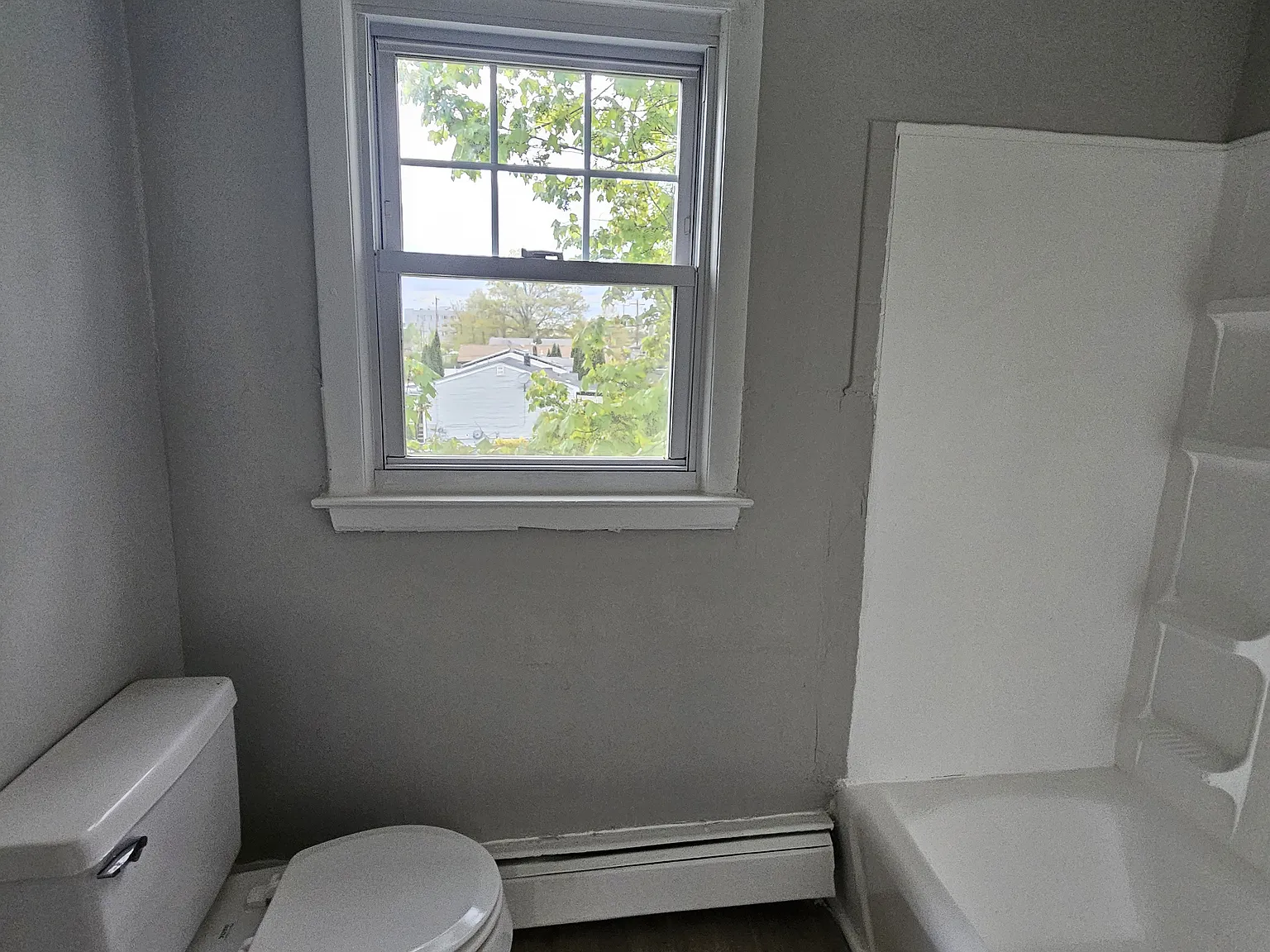 3 bed, $2,100 — Photo 2